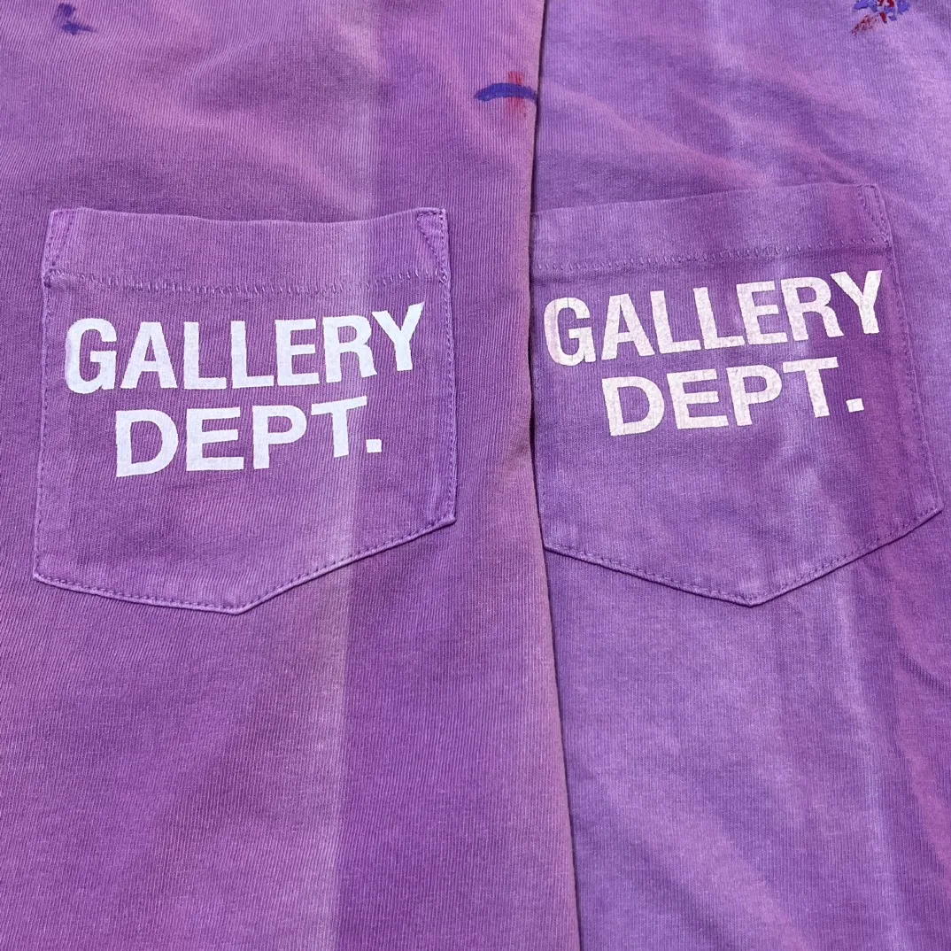Proofing VS ZP The original color and light are too difficult to adjust. The dyeing master who has been in the industry for more than ten years is dazzled by the color. GALLERY DEPT VINTAGE LOGO PAINTED TEE PURPLE Purple splash ink distressed short sleeves Retro English pocket TEE Purple S-XL Garment dyeing Fried salt distressing Hand sewing and smearing of horse bones Very heavy industry Manufacturing deep and light fading process Hand-splashed ink graffiti Genuine acrylic material